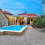 Oaza With Heated Pool Casa vacanze Primošten