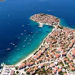 Oaza With Heated Pool Primošten