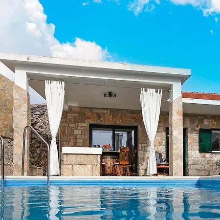 Oaza With Heated Pool * Primosten