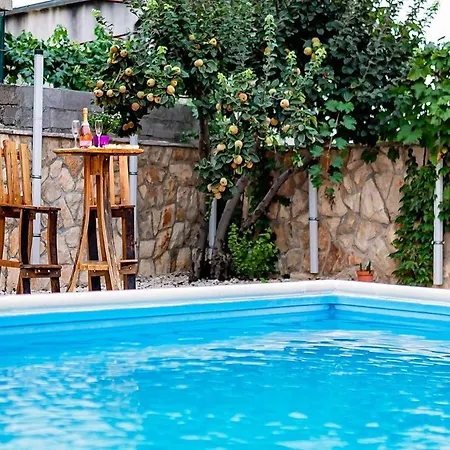 Oaza With Heated Pool Vikendica