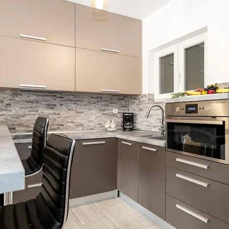 Oaza With Heated Pool Primosten