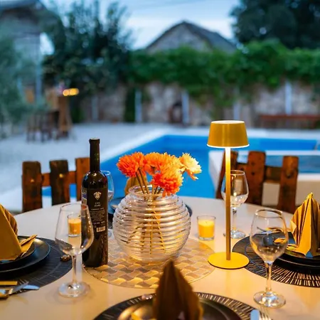 Oaza With Heated Pool * Primosten