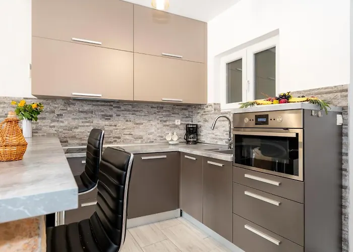 Oaza With Heated Pool Primosten