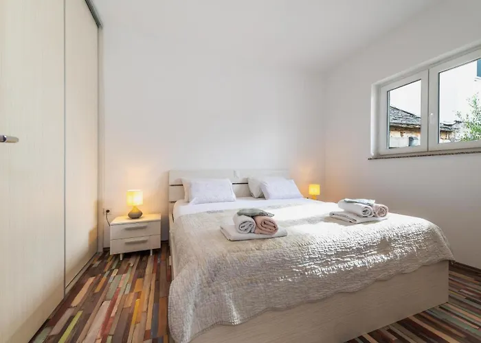 Oaza With Heated Pool * Primosten