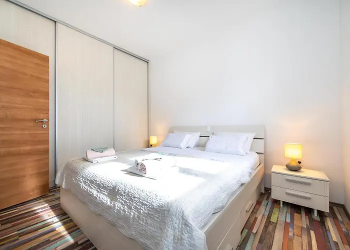 Oaza With Heated Pool Primošten