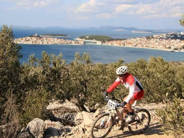 Vikendica Oaza With Heated Pool Primosten