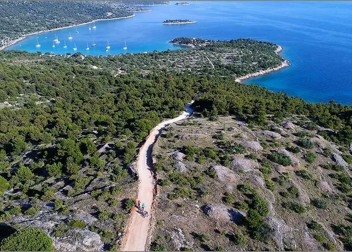 Oaza With Heated Pool Vikendica *