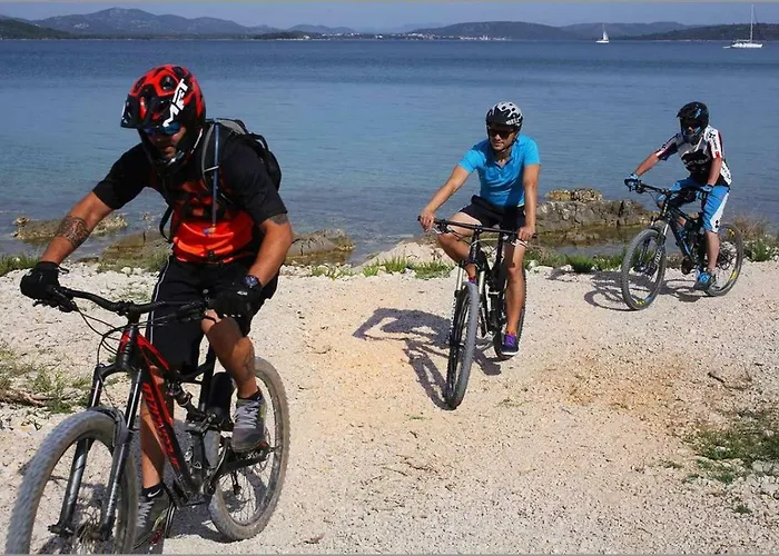 Oaza With Heated Pool Vikendica Primosten